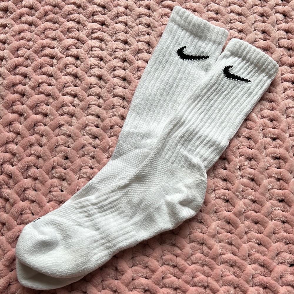 NIKE DRI-FIT crew socks